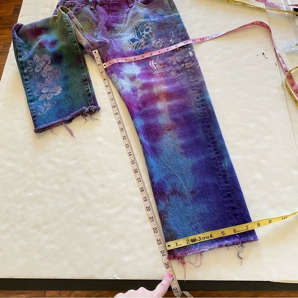 Levis Tie Dye Jeans Waist 26 Womens Size 2 XS Handmade Tie Dye Painted Purple - Picture 11 of 16